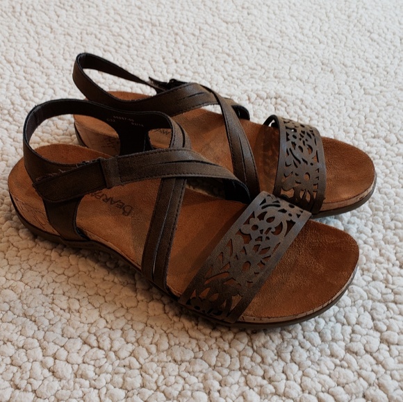bearpaw glenda sandal